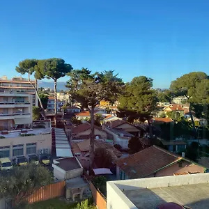 Coquet Front De Appartamento